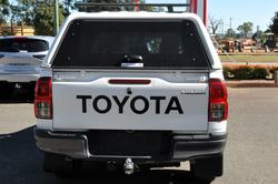 2017 TOYOTA HILUX SR (4x4)