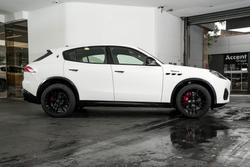 2025 Maserati Grecale MODENA 330HP HYBRID Bianco Banchisa-240