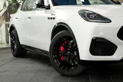 2025 Maserati Grecale MODENA 330HP HYBRID Bianco Banchisa-240