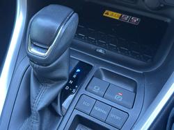 2022 TOYOTA
                RAV4 GXL (2WD) HYBRID