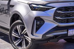 2025 Isuzu
MU-X LS-T