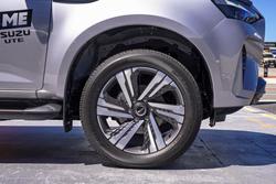 2025 Isuzu
MU-X LS-T