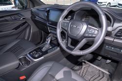 2025 Isuzu
MU-X LS-T