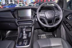 2025 Isuzu
MU-X LS-T