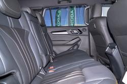 2025 Isuzu
MU-X LS-T