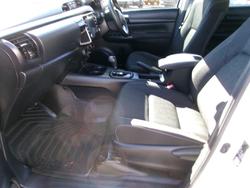 2022 Toyota
Hilux 4x4 Hilux 4x4 SR 2.8L T Diesel Automatic Double Cab 2U76970 001