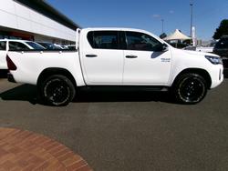 2022 Toyota
Hilux 4x4 Hilux 4x4 SR 2.8L T Diesel Automatic Double Cab 2U76970 001