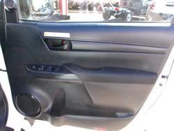 2022 Toyota
Hilux 4x4 Hilux 4x4 SR 2.8L T Diesel Automatic Double Cab 2U76970 001