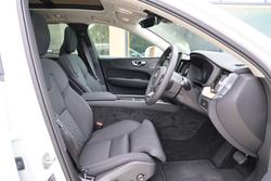 2025 Volvo XC60 Plus B5 Bright