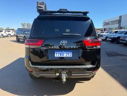 2022 Toyota LANDCRUISER GXL Black
