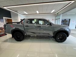 2025 ISUZU D-MAX BLADE