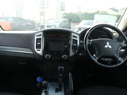 2015 Mitsubishi
Pajero GLX LWB (4x4)