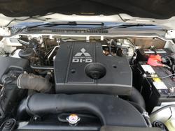 2015 Mitsubishi
Pajero GLX LWB (4x4)