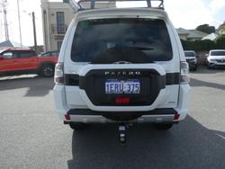2015 Mitsubishi
Pajero GLX LWB (4x4)