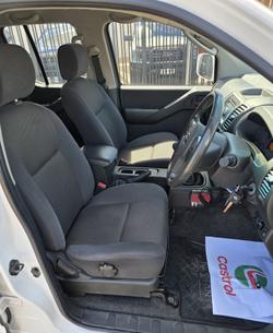 2010 Nissan Navara ST