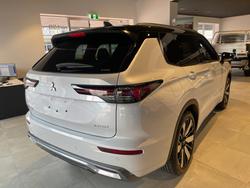 2025 MITSUBISHI Outlander EXCEED TOURER