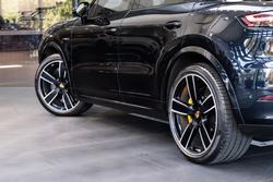 2023 Porsche Cayenne Turbo S E-Hybrid