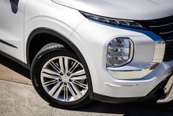 2024 MITSUBISHI OUTLANDER ES 7 SEAT (2WD)