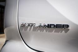 2024 MITSUBISHI OUTLANDER ES 7 SEAT (2WD)