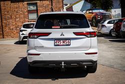 2024 MITSUBISHI OUTLANDER ES 7 SEAT (2WD)