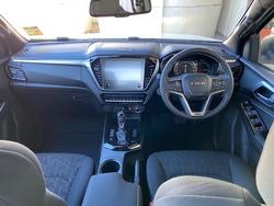 2025 ISUZU
D-MAX LSU