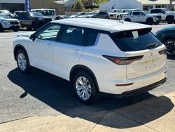 2025 MITSUBISHI OUTLANDER ES
