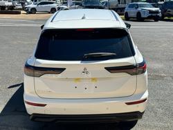 2025 MITSUBISHI OUTLANDER ES