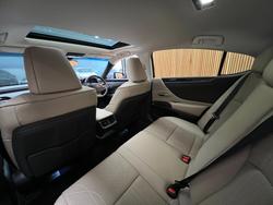 2019 Lexus
ES300h Luxury 2.5L Hybrid Auto CVT Sedan