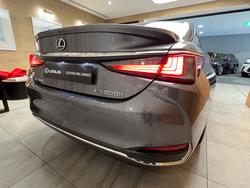 2019 Lexus
ES300h Luxury 2.5L Hybrid Auto CVT Sedan