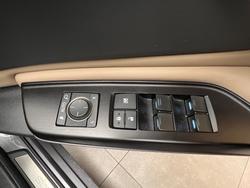 2019 Lexus
ES300h Luxury 2.5L Hybrid Auto CVT Sedan