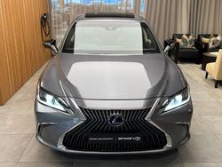 2019 Lexus
ES300h Luxury 2.5L Hybrid Auto CVT Sedan