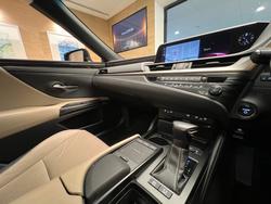 2019 Lexus
ES300h Luxury 2.5L Hybrid Auto CVT Sedan