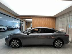 2019 Lexus
ES300h Luxury 2.5L Hybrid Auto CVT Sedan