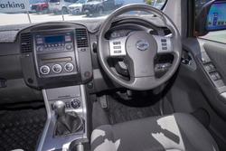 2014 Nissan Navara ST