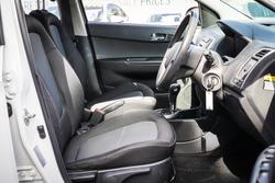 2015 HYUNDAI
i20 ACTIVE