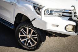 2016 Toyota HILUX SR5