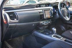 2016 Toyota HILUX SR5