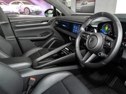 2024 Porsche Macan Turbo