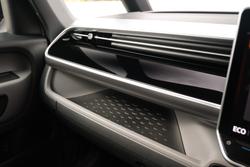 2025 Volkswagen ID. Buzz Pro BEV560