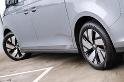 2025 Volkswagen ID. Buzz Pro BEV560