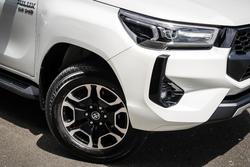 2024 Toyota HILUX SR5