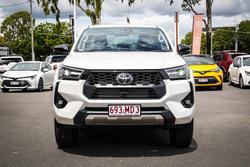 2024 Toyota HILUX SR5