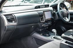 2024 Toyota HILUX SR5