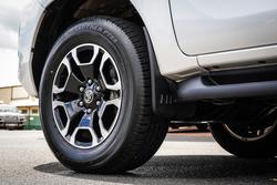 2024 Toyota HILUX SR5