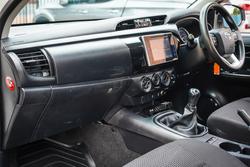 2017 Toyota HILUX SR