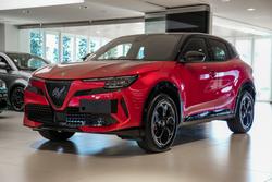 2025 Alfa Romeo Junior Ibrida