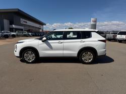 2023 MITSUBISHI OUTLANDER WHITE