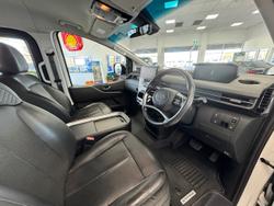 2022 Hyundai
STARIA Elite
