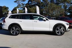 2024 Volvo
V60 Cross Country Ultra B5 Bright