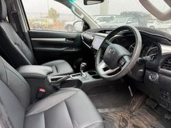 2023 Toyota Hilux SR5